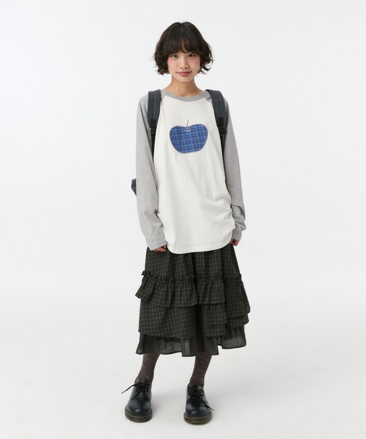 오헤시오(OHESHIO) APPLE RAGLAN OVER FIT LONG SLEEVE, WHITE