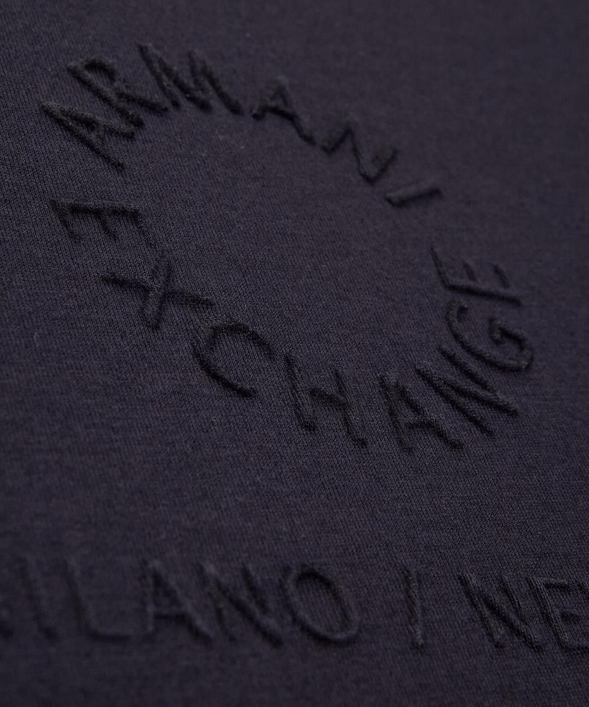 아르마니 익스체인지(ARMANI EXCHANGE) 남성 엠보싱 서클 로고 티셔츠 _네이비_A416130033