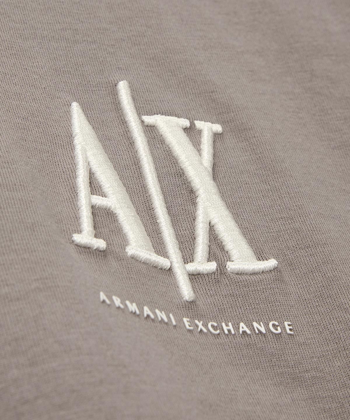 아르마니 익스체인지(ARMANI EXCHANGE) 남성 엠보 로고 자수 티셔츠 _토프_A416130902
