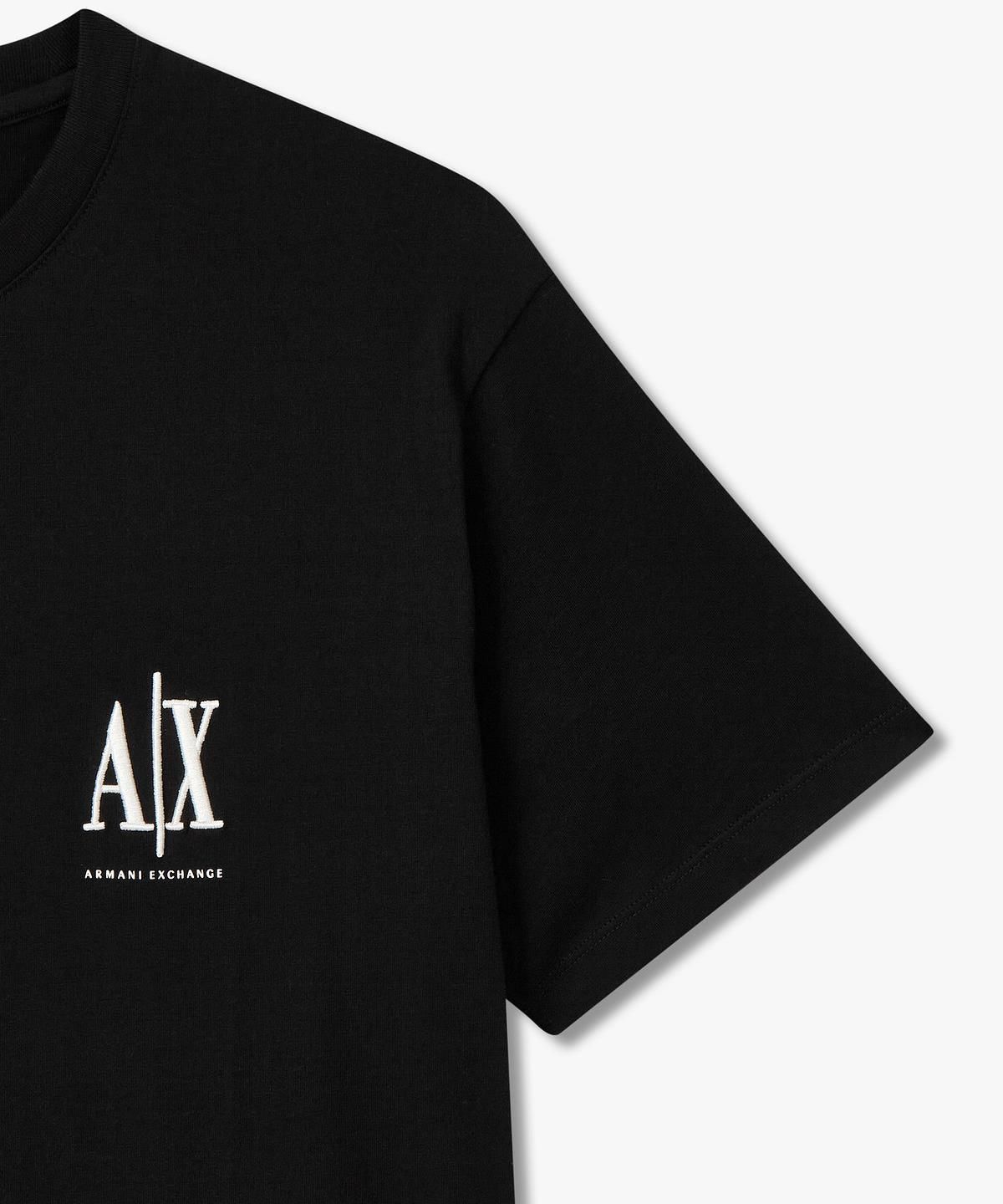 아르마니 익스체인지(ARMANI EXCHANGE) 남성 엠보 로고 자수 티셔츠 _블랙_A416130903