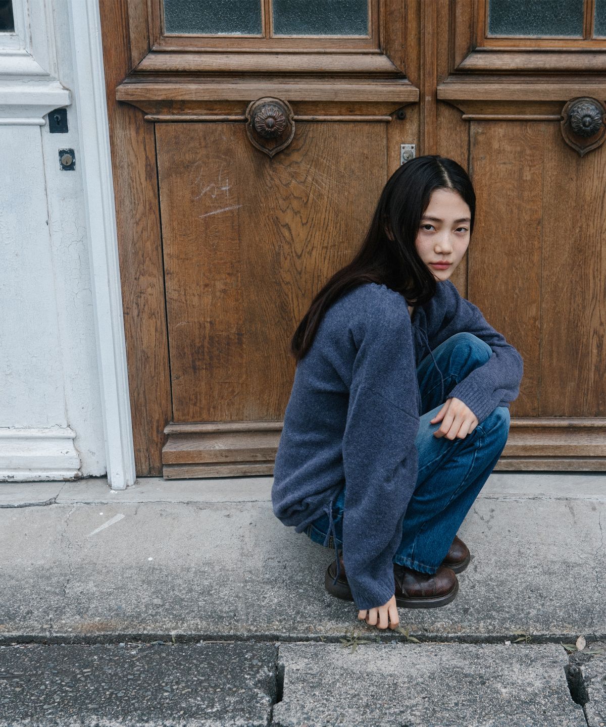 오헤시오(OHESHIO) SOFT ALPACA LAYERED U-NECK KNIT, CHARCOAL