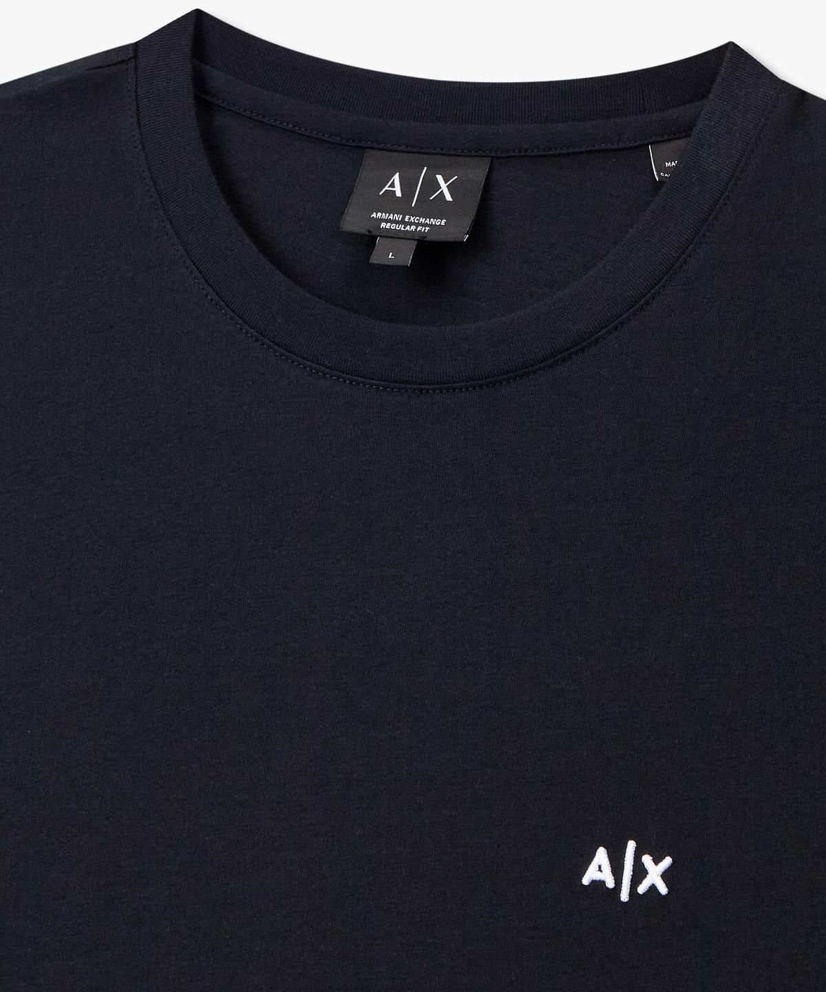 아르마니 익스체인지(ARMANI EXCHANGE) 남성 미니 로고 자수 티셔츠 _다크 네이비_A416130905