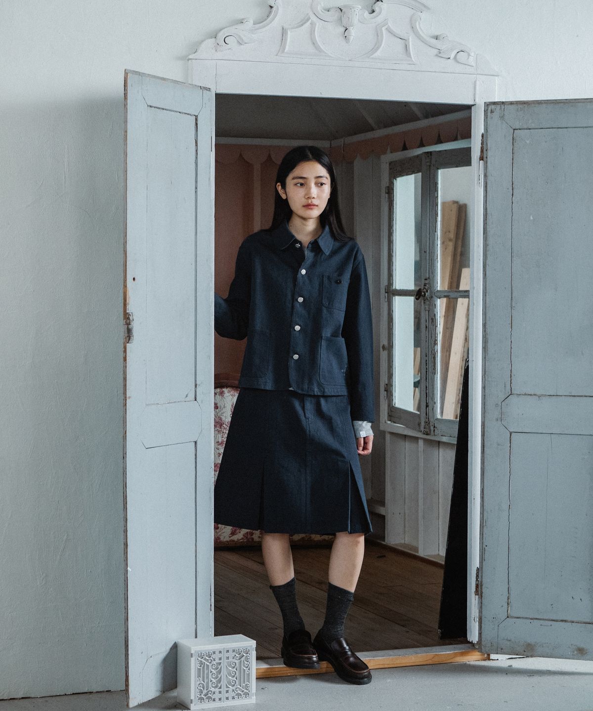 오헤시오(OHESHIO) FLORAL LINE PLEATED MIDI SKIRT, NAVY