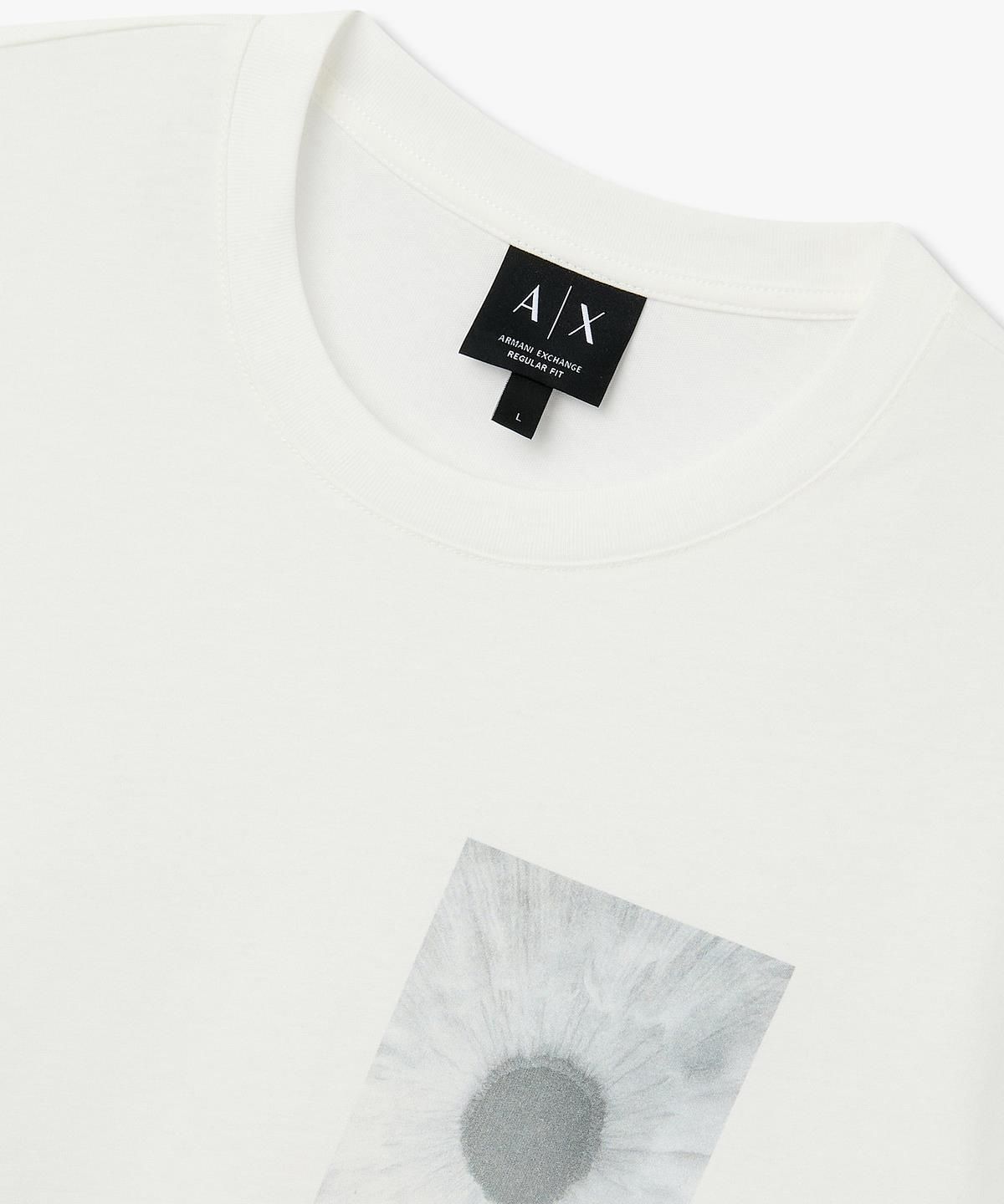 아르마니 익스체인지(ARMANI EXCHANGE) 남성 그래픽 프린트 레귤러 핏 티셔츠 _화이트_A416130019