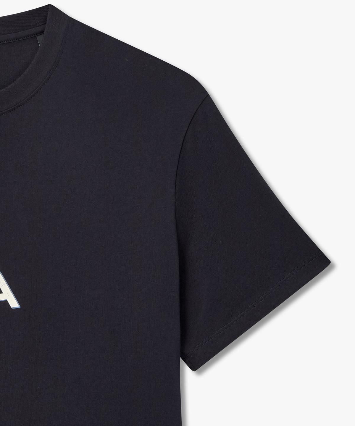 아르마니 익스체인지(ARMANI EXCHANGE) 남성 AX 키링 그래픽 숏 슬리브 티셔츠 _다크 네이비_A416130045