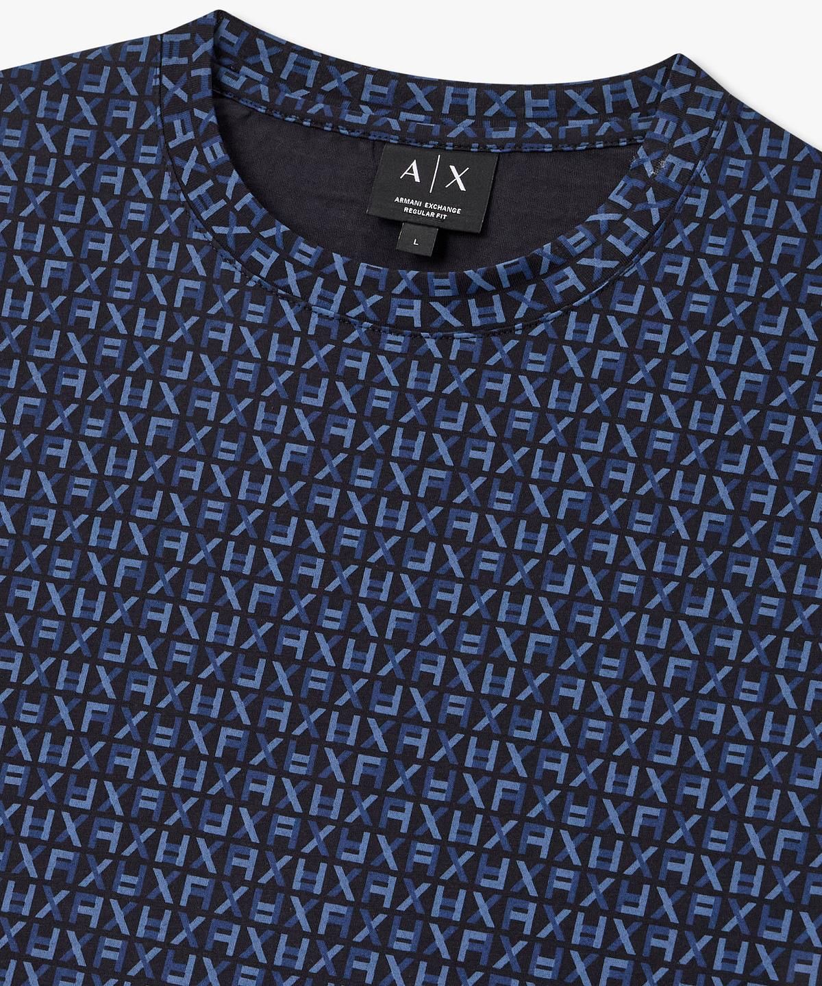 아르마니 익스체인지(ARMANI EXCHANGE) 남성 올오버 모노그램 로고 코튼 티셔츠 _블루_A416130022