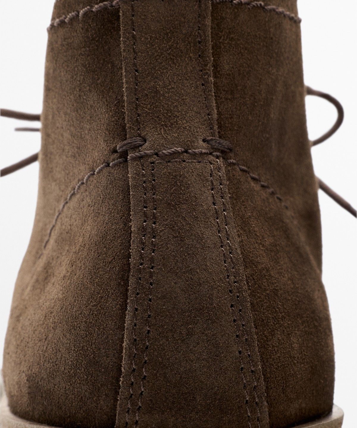 마시모두띠(MASSIMO DUTTI) 스플릿 스웨이드 스티치 디테일 부티 슈즈