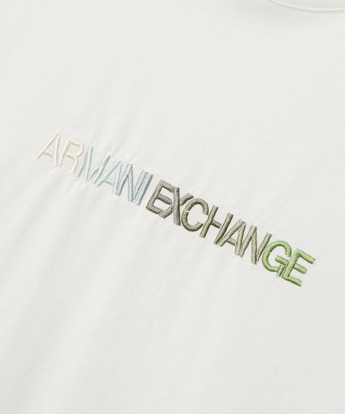 아르마니 익스체인지(ARMANI EXCHANGE) 남성 그라데이션 로고 자수 티셔츠 _오프 화이트_A416130027
