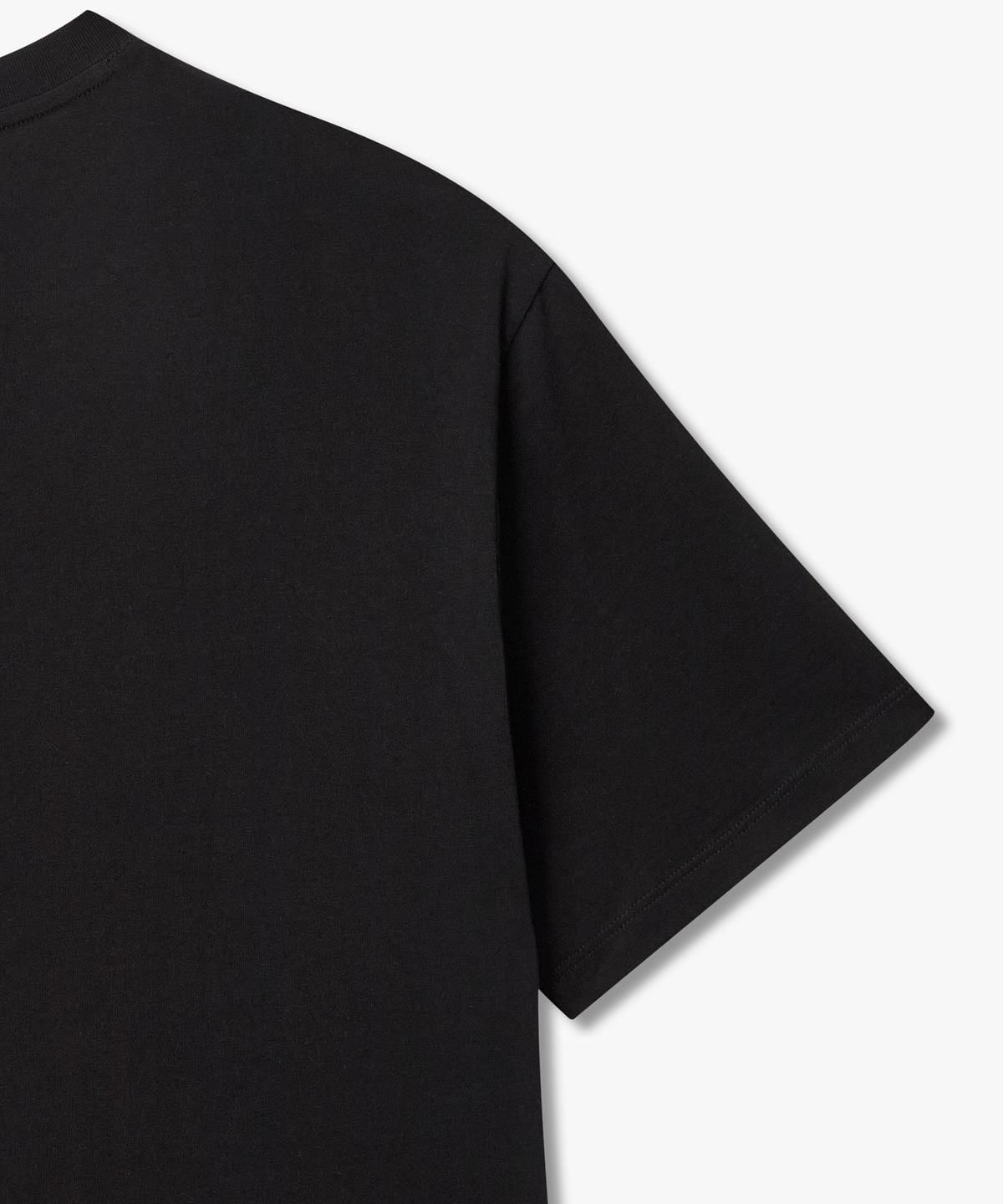 아르마니 익스체인지(ARMANI EXCHANGE) 남성 스퀘어 플라워 패치 티셔츠 _블랙_A416130047