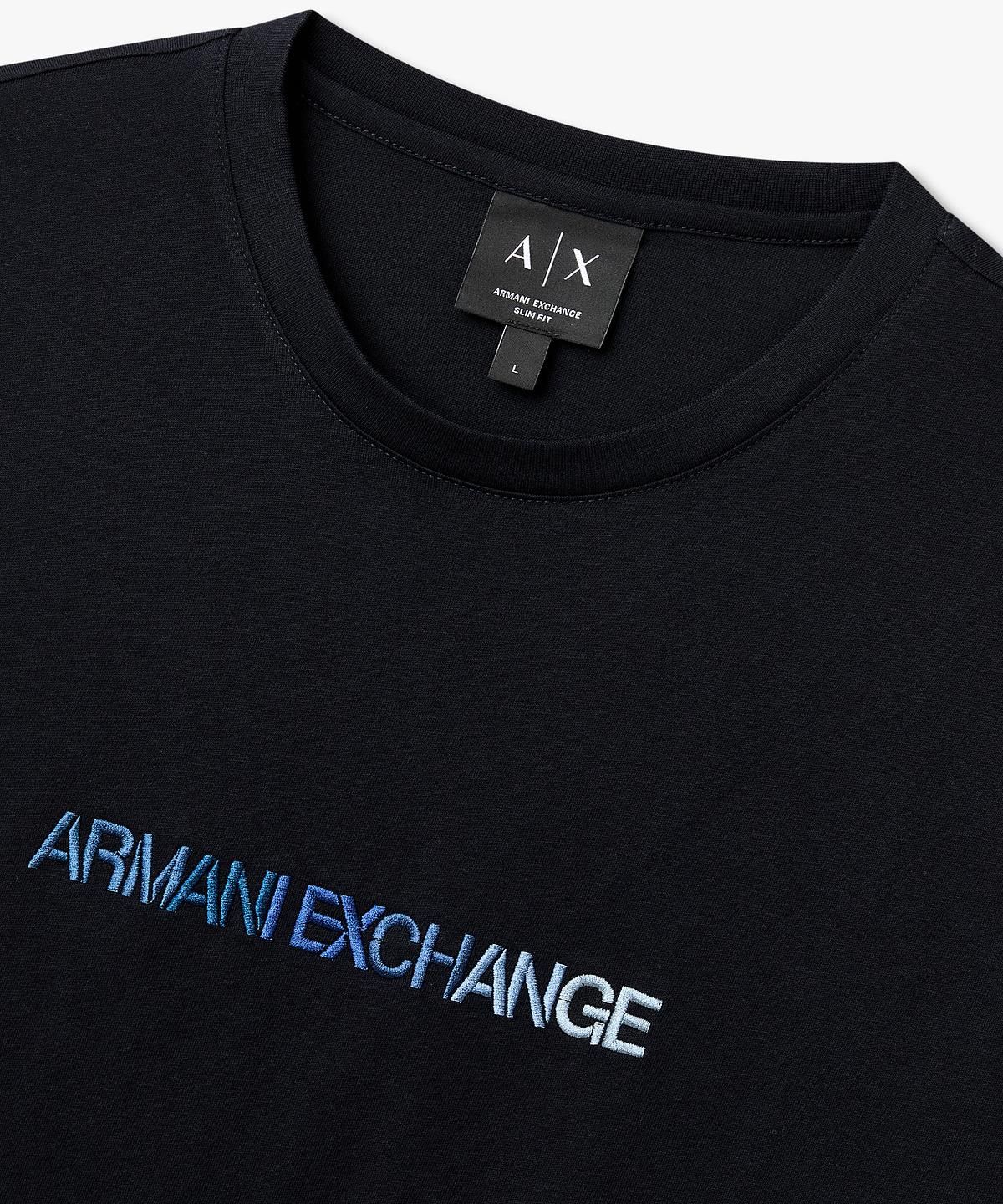 아르마니 익스체인지(ARMANI EXCHANGE) 남성 그라데이션 로고 자수 티셔츠 _다크 네이비_A416130028