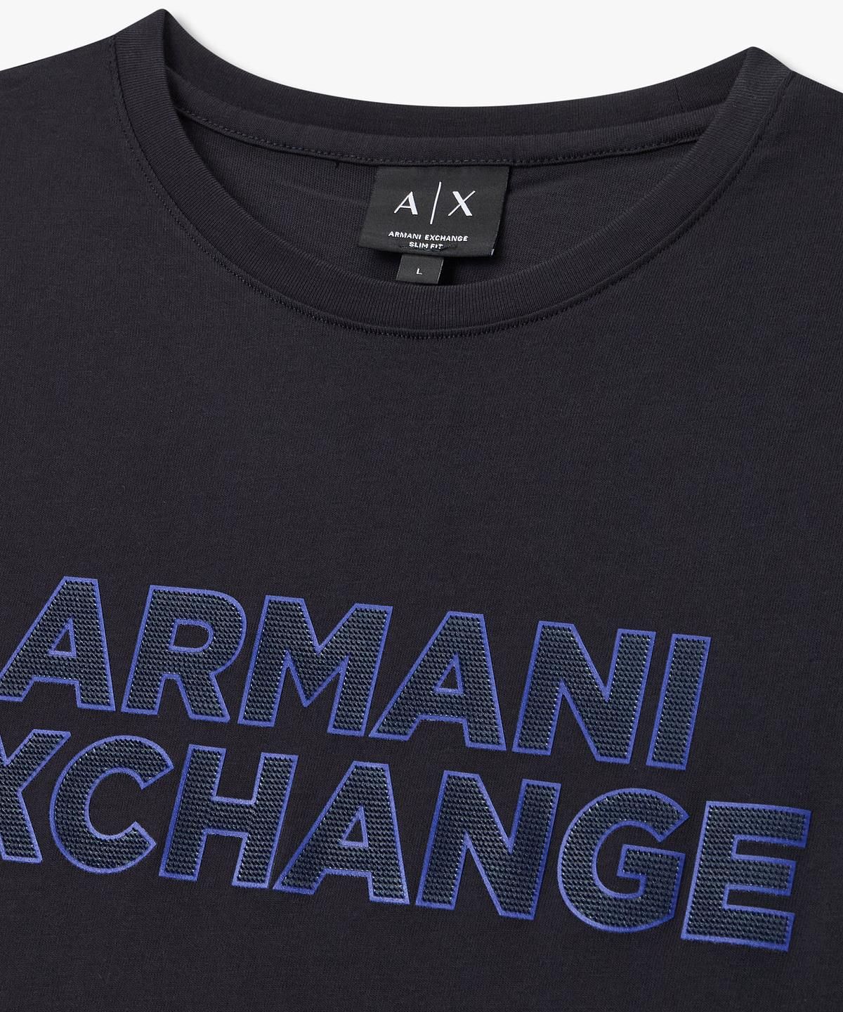 아르마니 익스체인지(ARMANI EXCHANGE) 남성 텍스처드 로고 크루넥 티셔츠 _다크 네이비_A416130009