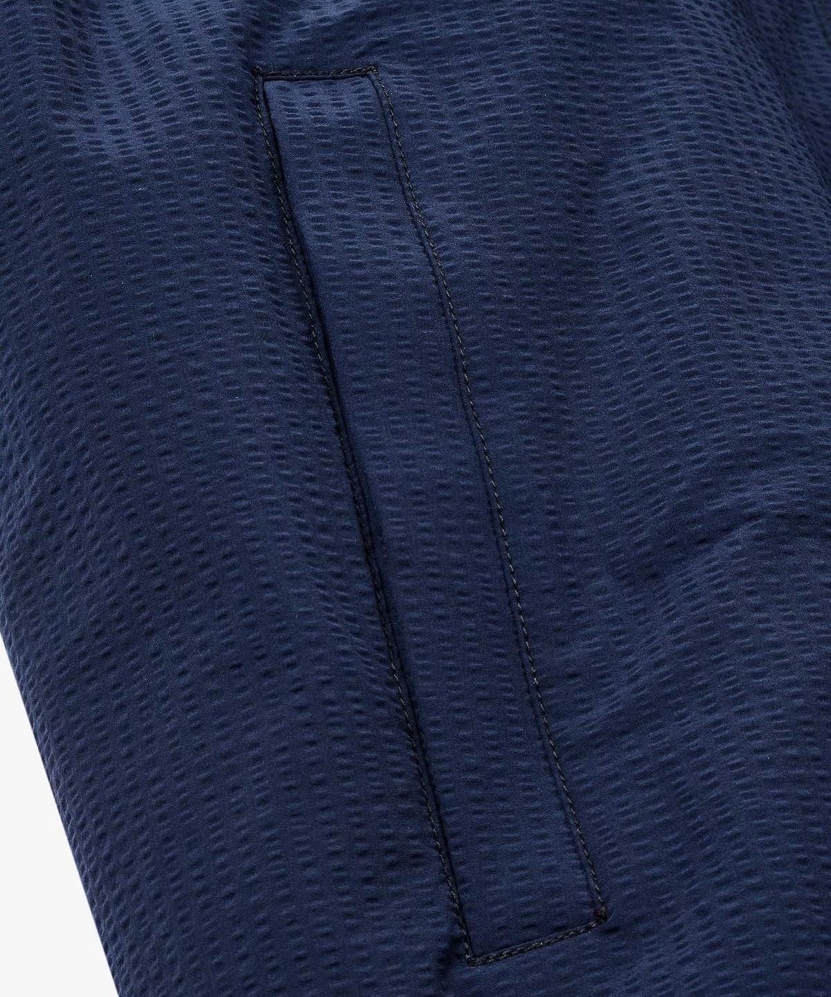 아르마니 익스체인지(ARMANI EXCHANGE) 남성 하이넥 시어서커 집업 자켓 _네이비_A416110013