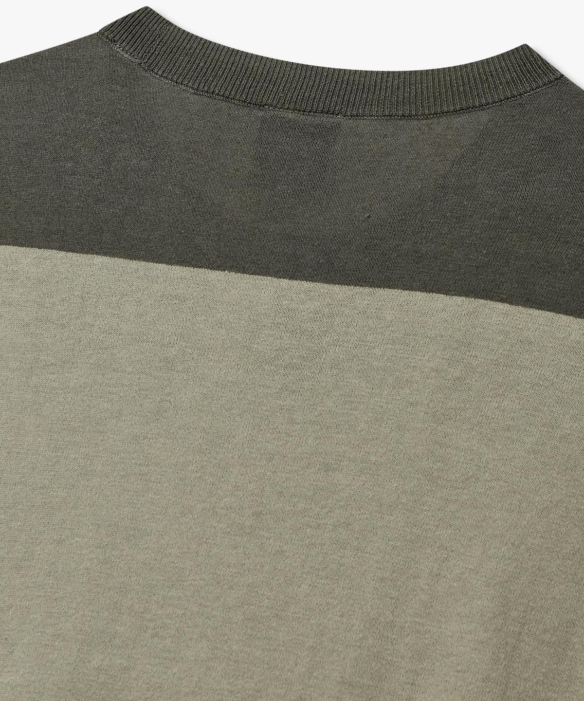 아르마니 익스체인지(ARMANI EXCHANGE) 남성 린넨 블렌드 배색 크루넥 니트 _카키_A416132008