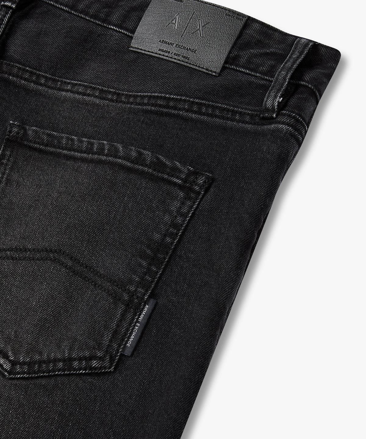 아르마니 익스체인지(ARMANI EXCHANGE) 남성 로고 패치 컴포트 슬림 진 _블랙_A416140001