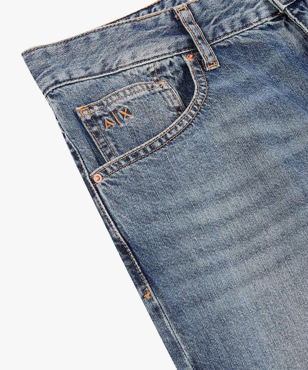 아르마니 익스체인지(ARMANI EXCHANGE) 남성 로고 패치 스트레이트 진 _블루_A416140005