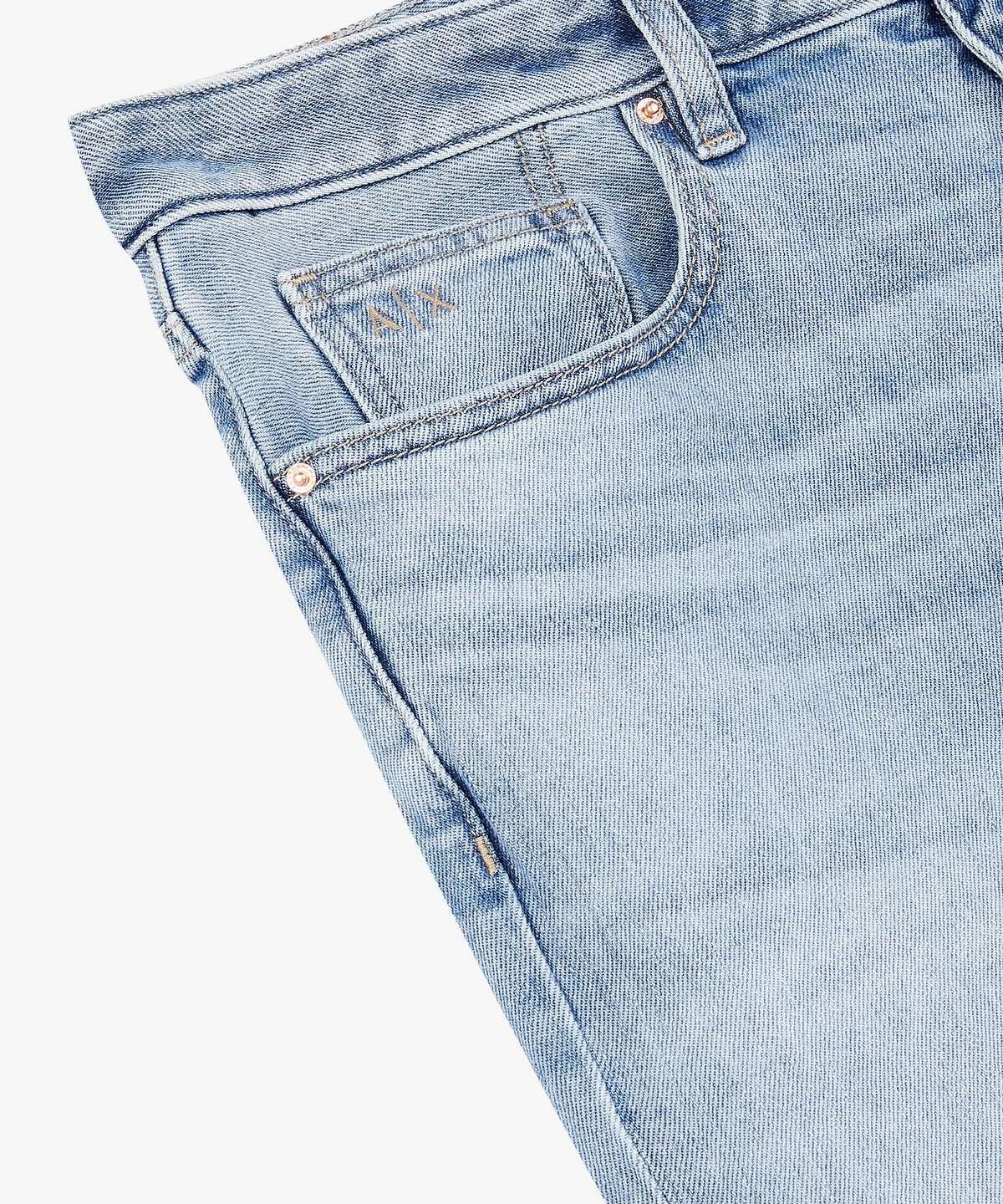 아르마니 익스체인지(ARMANI EXCHANGE) 남성 빈티지 로고 패치 슬림 진 _라이트 블루_A416140007