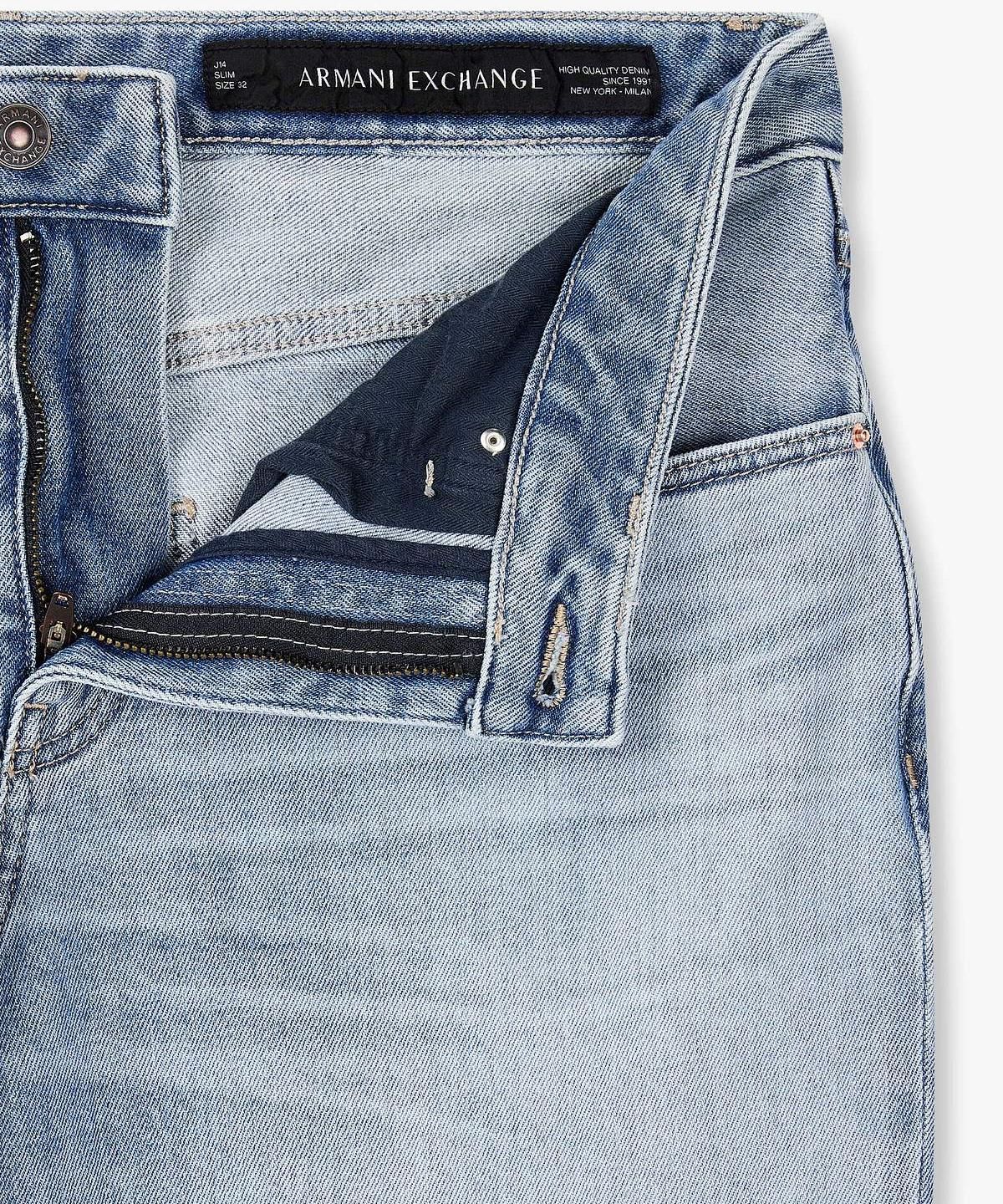 아르마니 익스체인지(ARMANI EXCHANGE) 남성 빈티지 로고 패치 슬림 진 _라이트 블루_A416140007