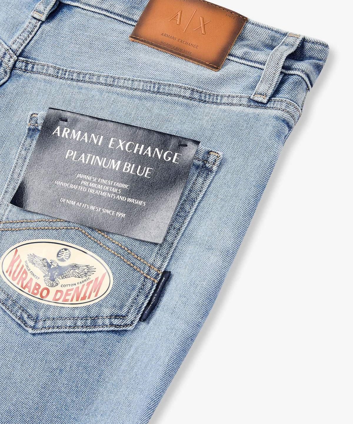 아르마니 익스체인지(ARMANI EXCHANGE) 남성 빈티지 로고 패치 슬림 진 _라이트 블루_A416140007