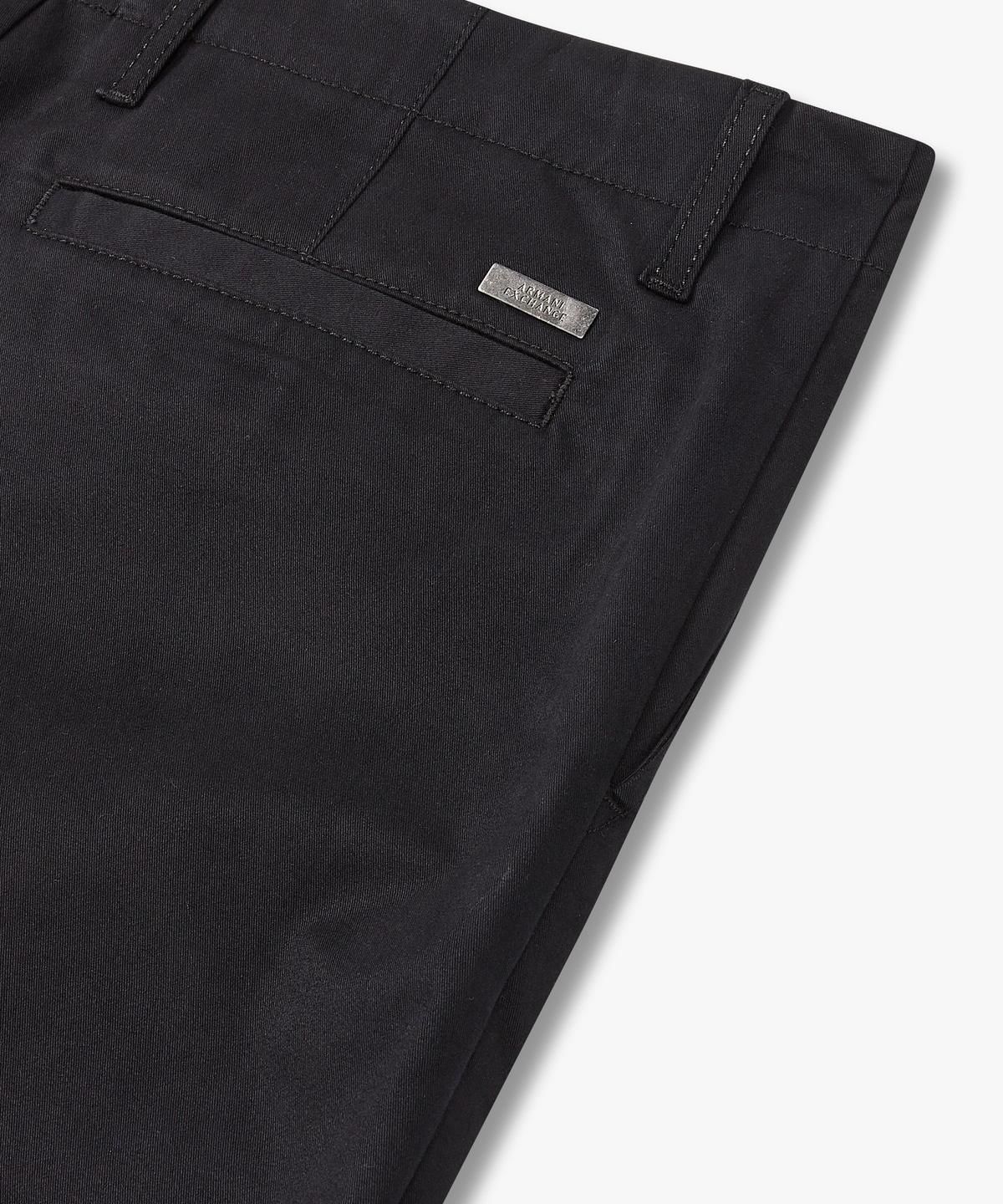 아르마니 익스체인지(ARMANI EXCHANGE) 남성 백 메탈 로고 스트레치 코튼 팬츠 _블랙_A414342002