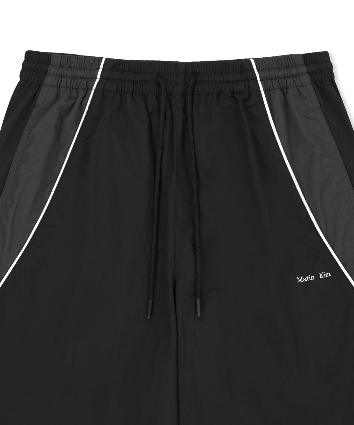 마뗑킴(MATIN KIM) TONAL CONTRAST TRACK PANTS IN BLACK