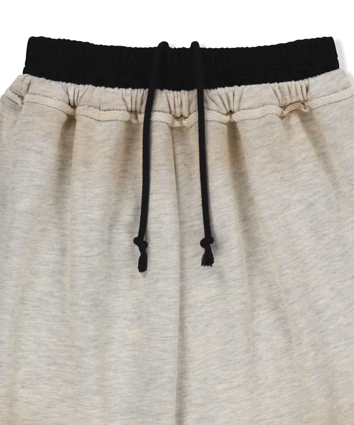 마뗑킴(MATIN KIM) VINTAGE WASHED COLOR CONTRAST BERMUDA SWEATPANTS IN LIGHT BEIGE