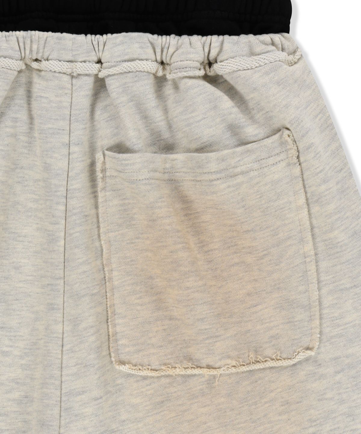 마뗑킴(MATIN KIM) VINTAGE WASHED COLOR CONTRAST BERMUDA SWEATPANTS IN LIGHT BEIGE