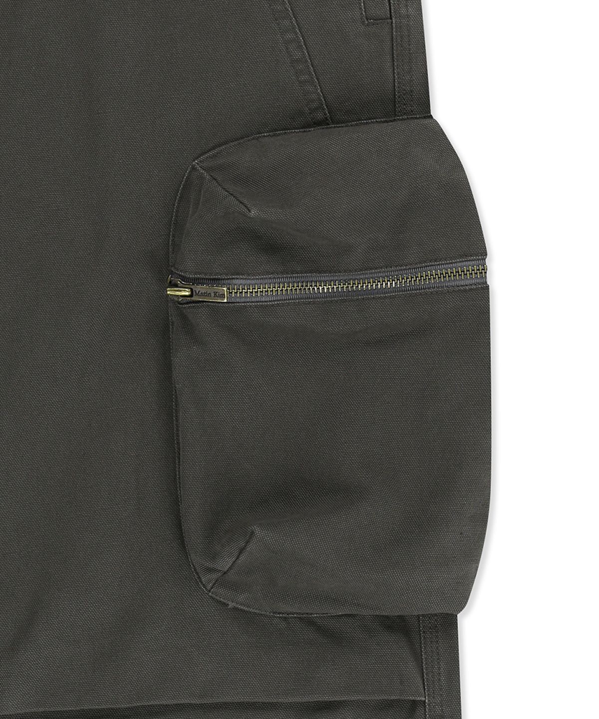 마뗑킴(MATIN KIM) VOLUME TUCK CARGO PANTS IN CHARCOAL