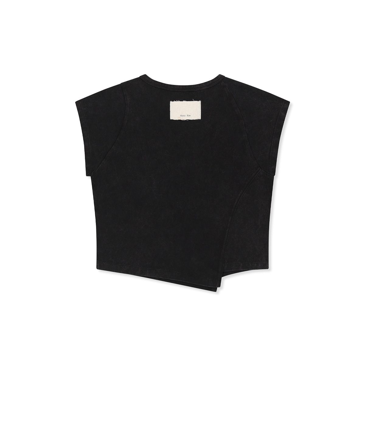 마뗑킴(MATIN KIM) CURVED CUT SLIM TOP IN BLACK