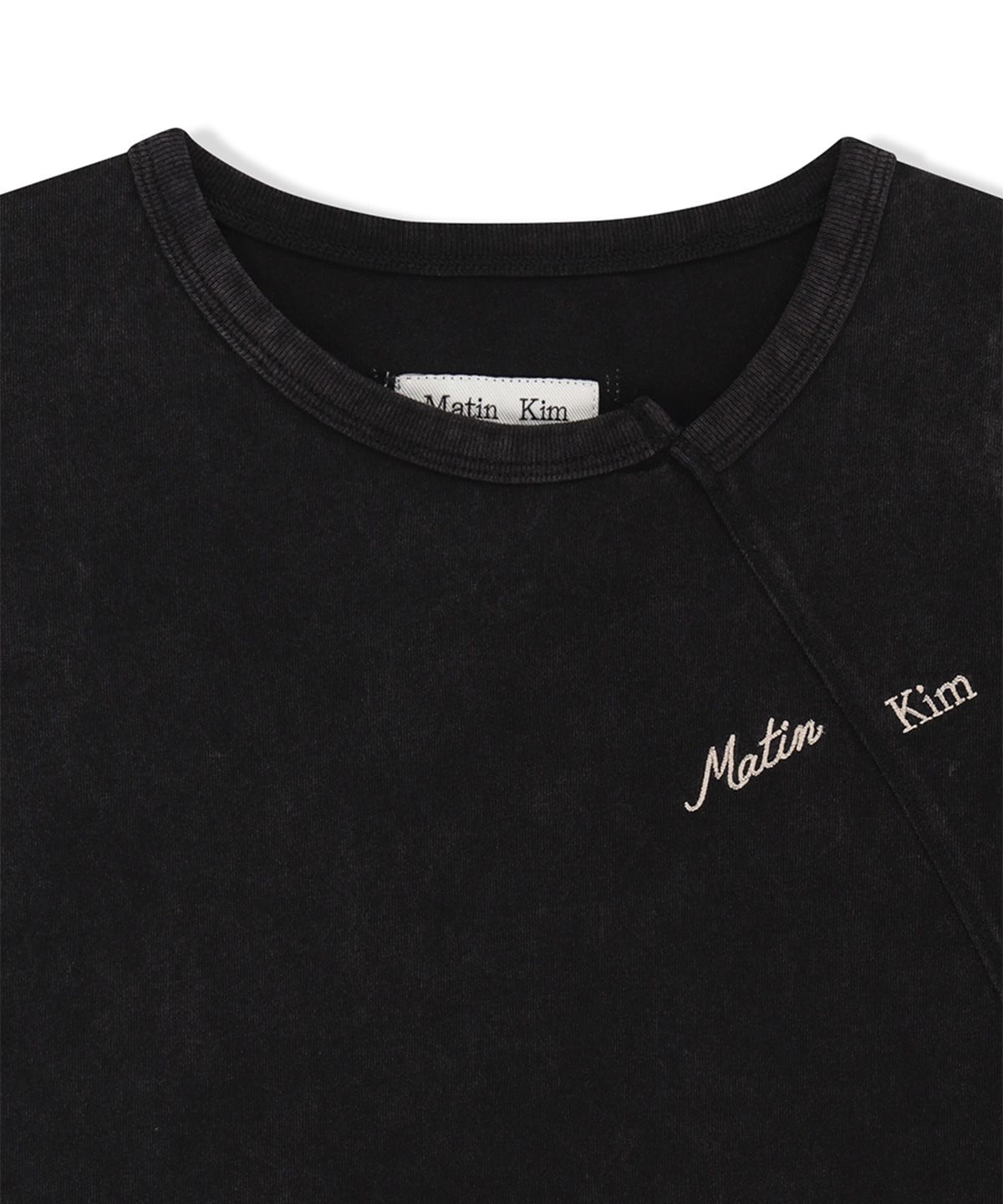 마뗑킴(MATIN KIM) CURVED CUT SLIM TOP IN BLACK