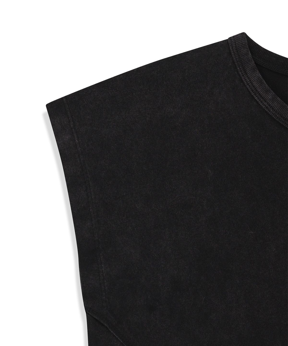 마뗑킴(MATIN KIM) CURVED CUT SLIM TOP IN BLACK