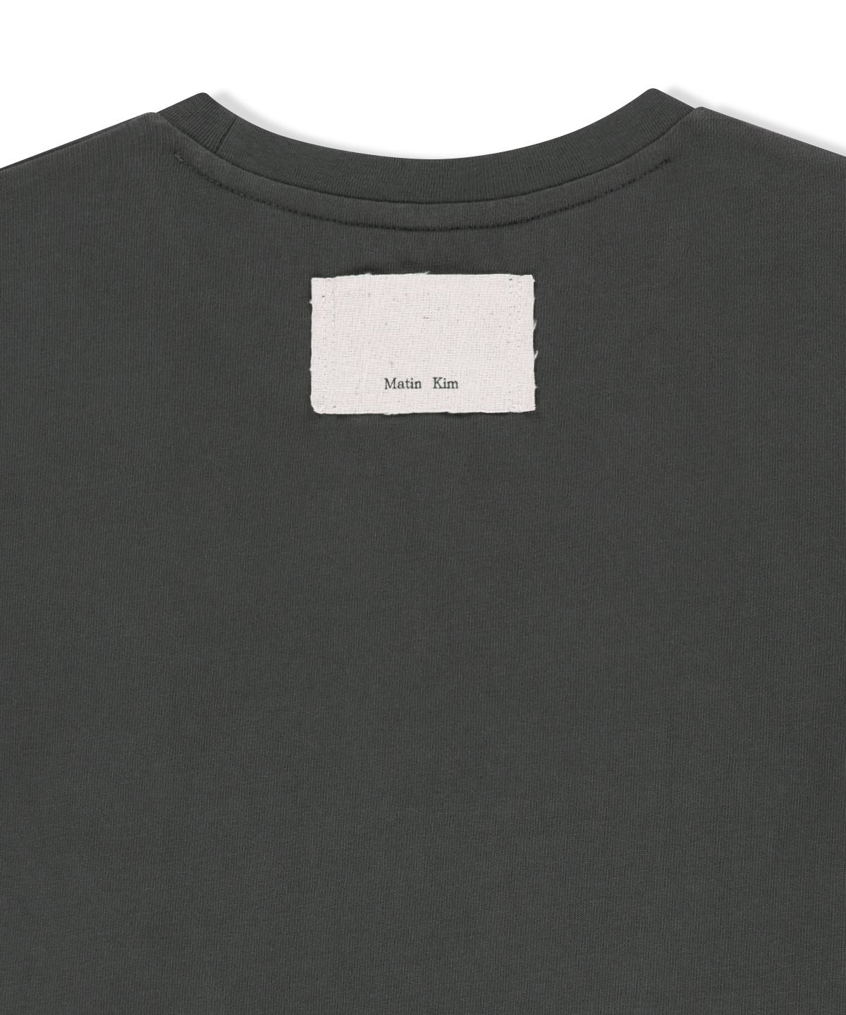 마뗑킴(MATIN KIM) APPLIQUE LOGO SLIM TOP IN CHARCOAL