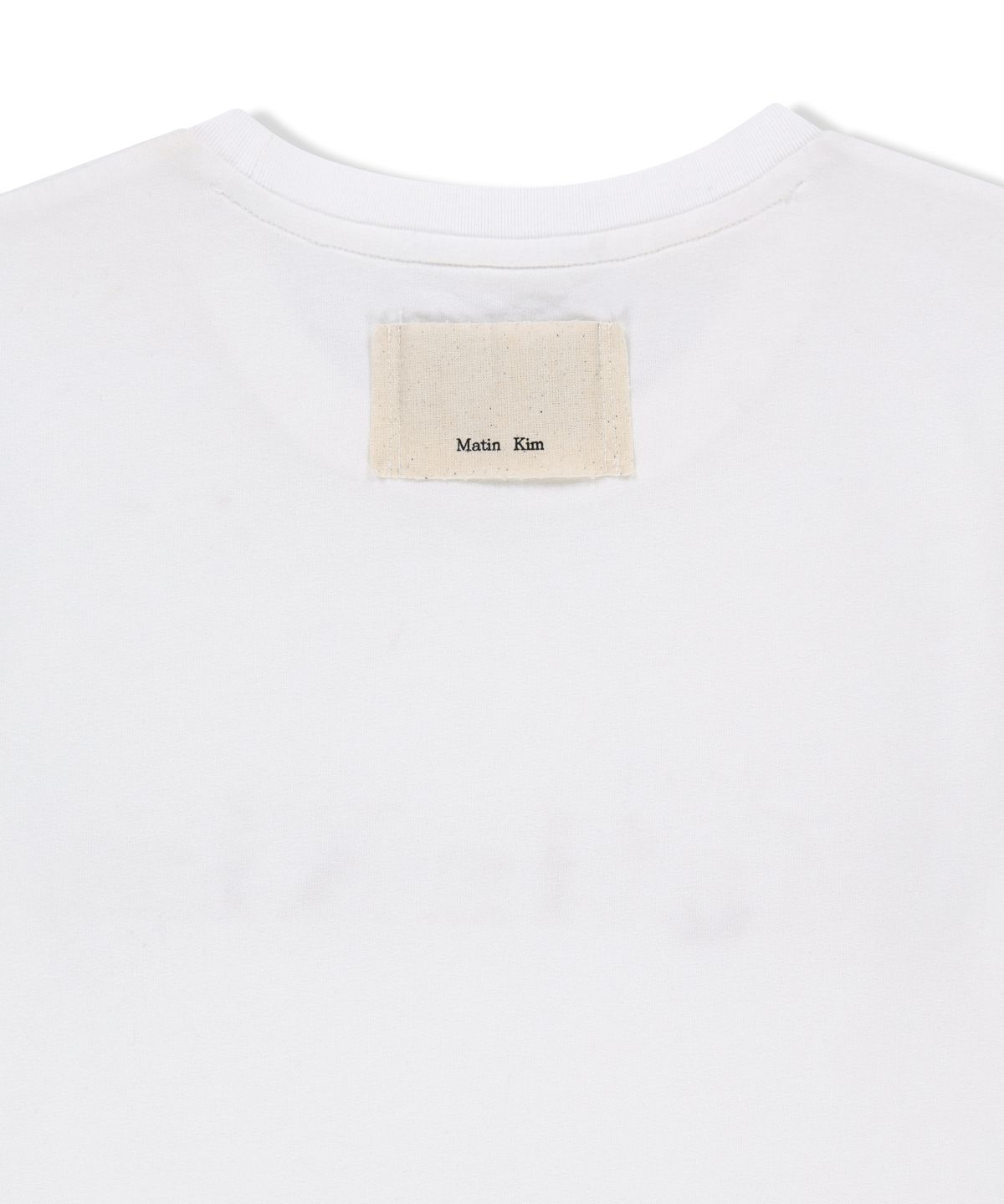 마뗑킴(MATIN KIM) APPLIQUE LOGO SLIM TOP IN WHITE