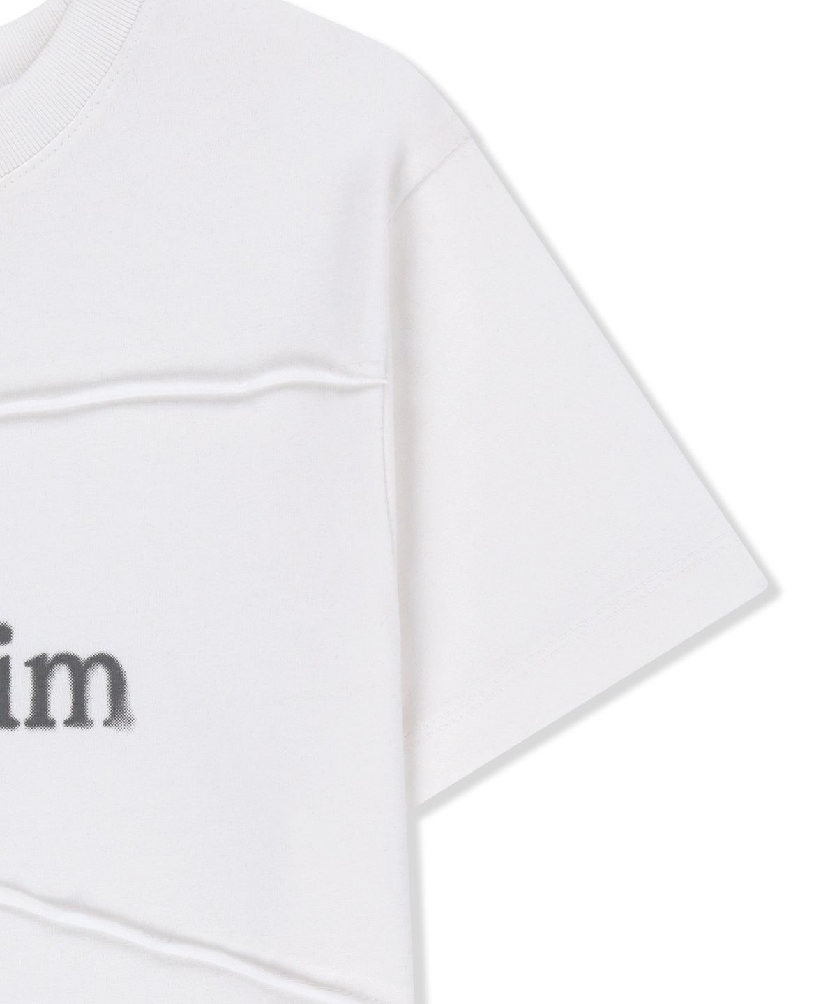마뗑킴(MATIN KIM) DIAGONAL CUT LOGO CROP TOP IN WHITE