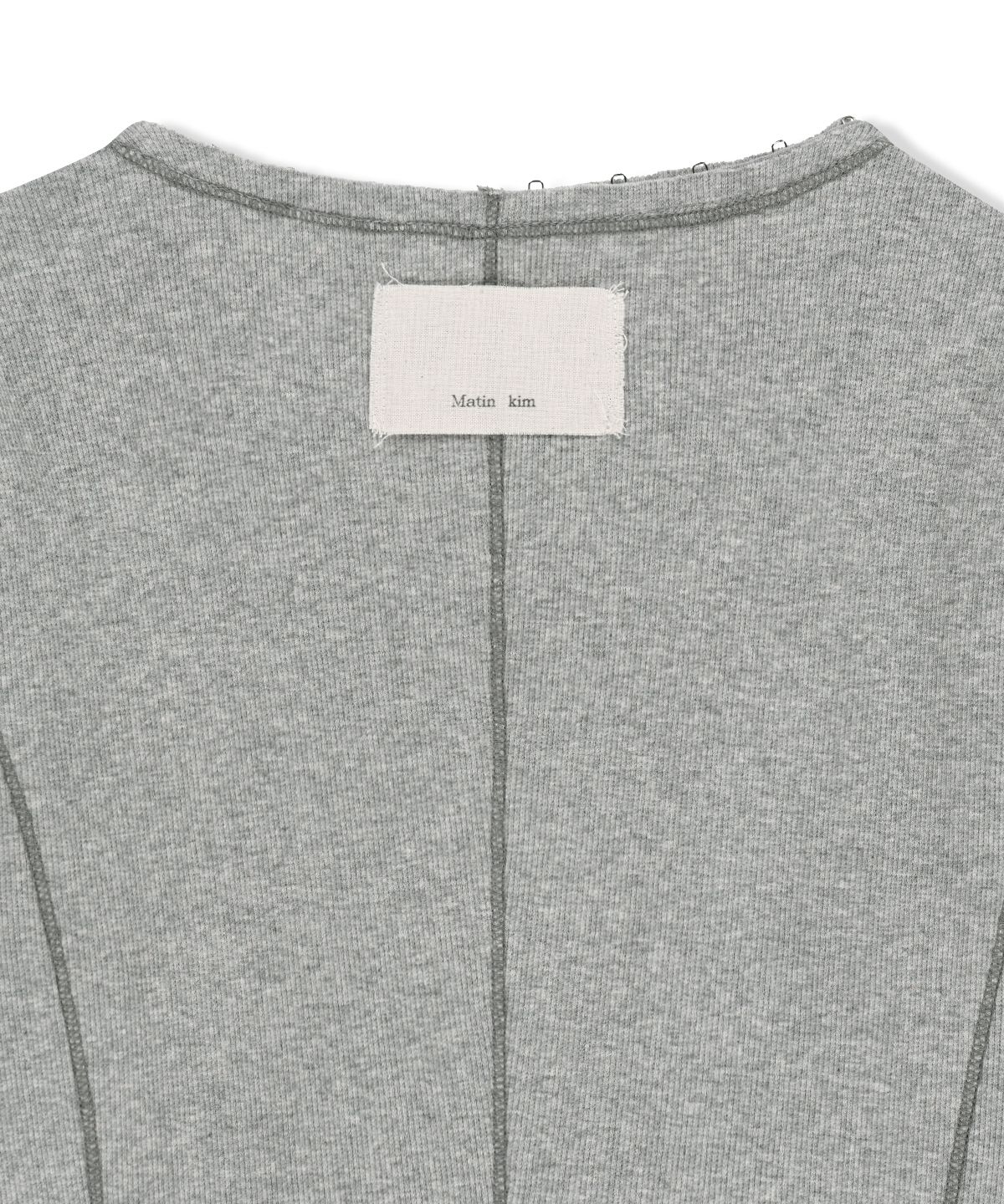 마뗑킴(MATIN KIM) MULTI STYLING HOOK DETAIL SLIM TOP IN GREY