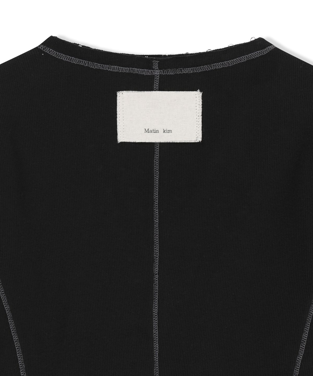 마뗑킴(MATIN KIM) MULTI STYLING HOOK DETAIL SLIM TOP IN BLACK