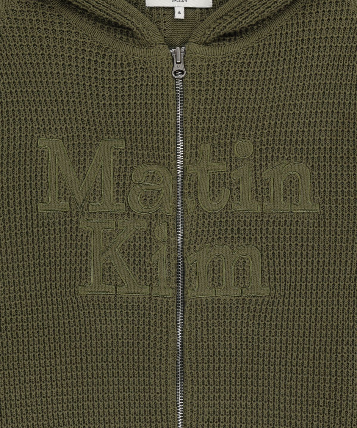 마뗑킴(MATIN KIM) WAFFLE TEXTURE HOODY KNIT ZIP UP IN KHAKI
