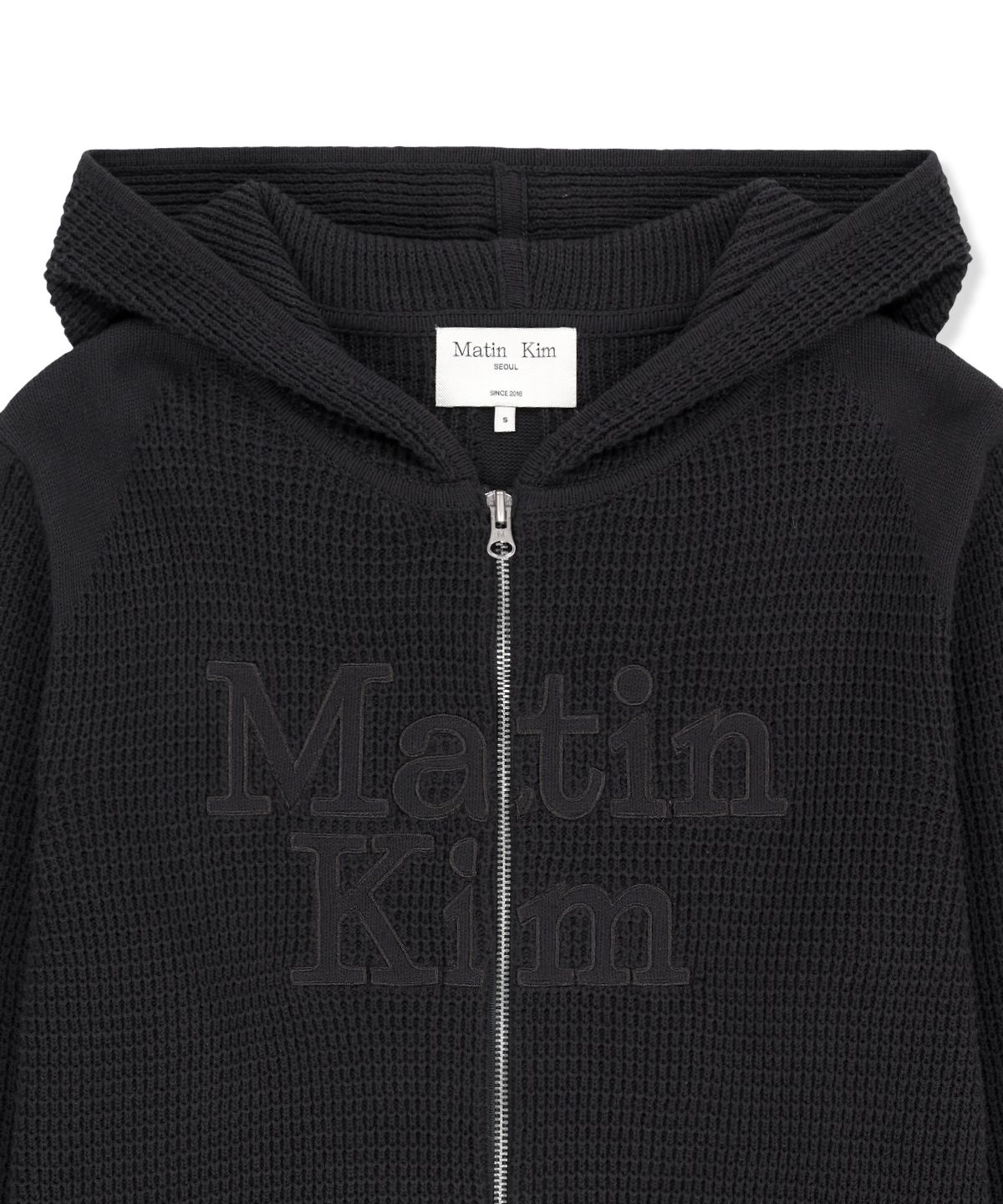 마뗑킴(MATIN KIM) WAFFLE TEXTURE HOODY KNIT ZIP UP IN CHARCOAL
