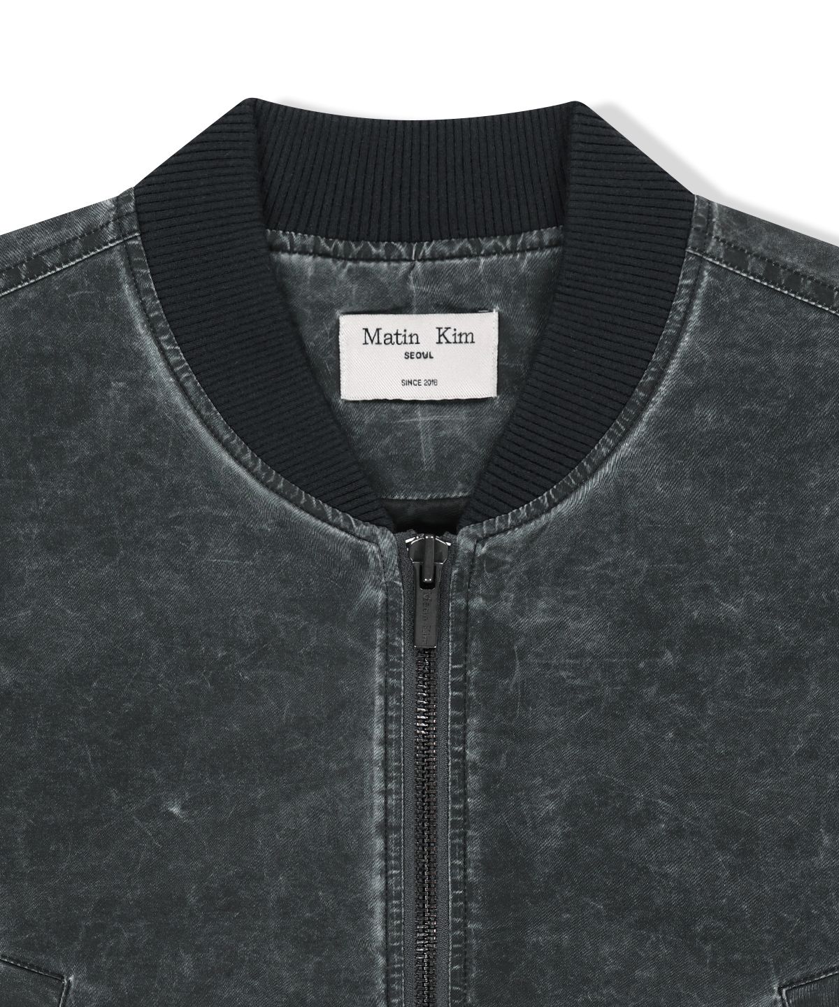 마뗑킴(MATIN KIM) PIGMENT COATED BACK LOGO JUMPER IN CHARCOAL