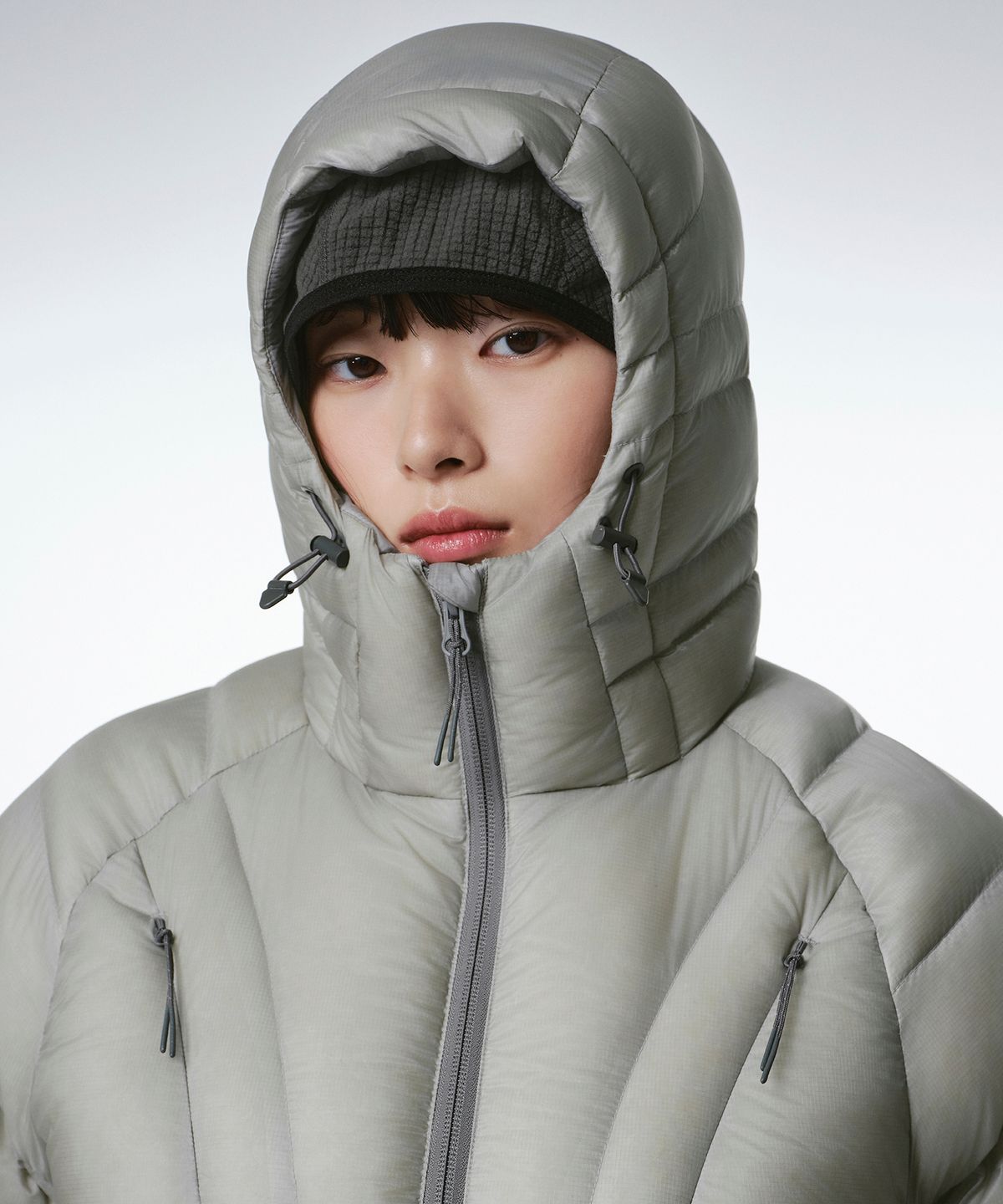 무신사 스탠다드 우먼(MUSINSA STANDARD WOMAN) [시티 레저] 우먼즈 컨투어 후디드 라이트 다운 재킷 [라이트 그레이]