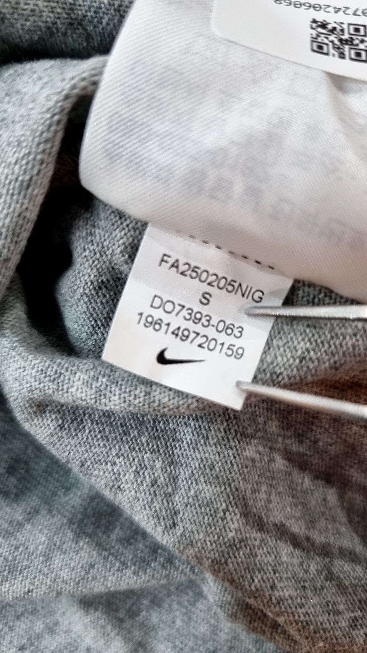 나이키(NIKE) 스포츠웨어 프리미엄 에센셜 티셔츠 M - 다크 그레이 헤더 / DO7393-063 S
