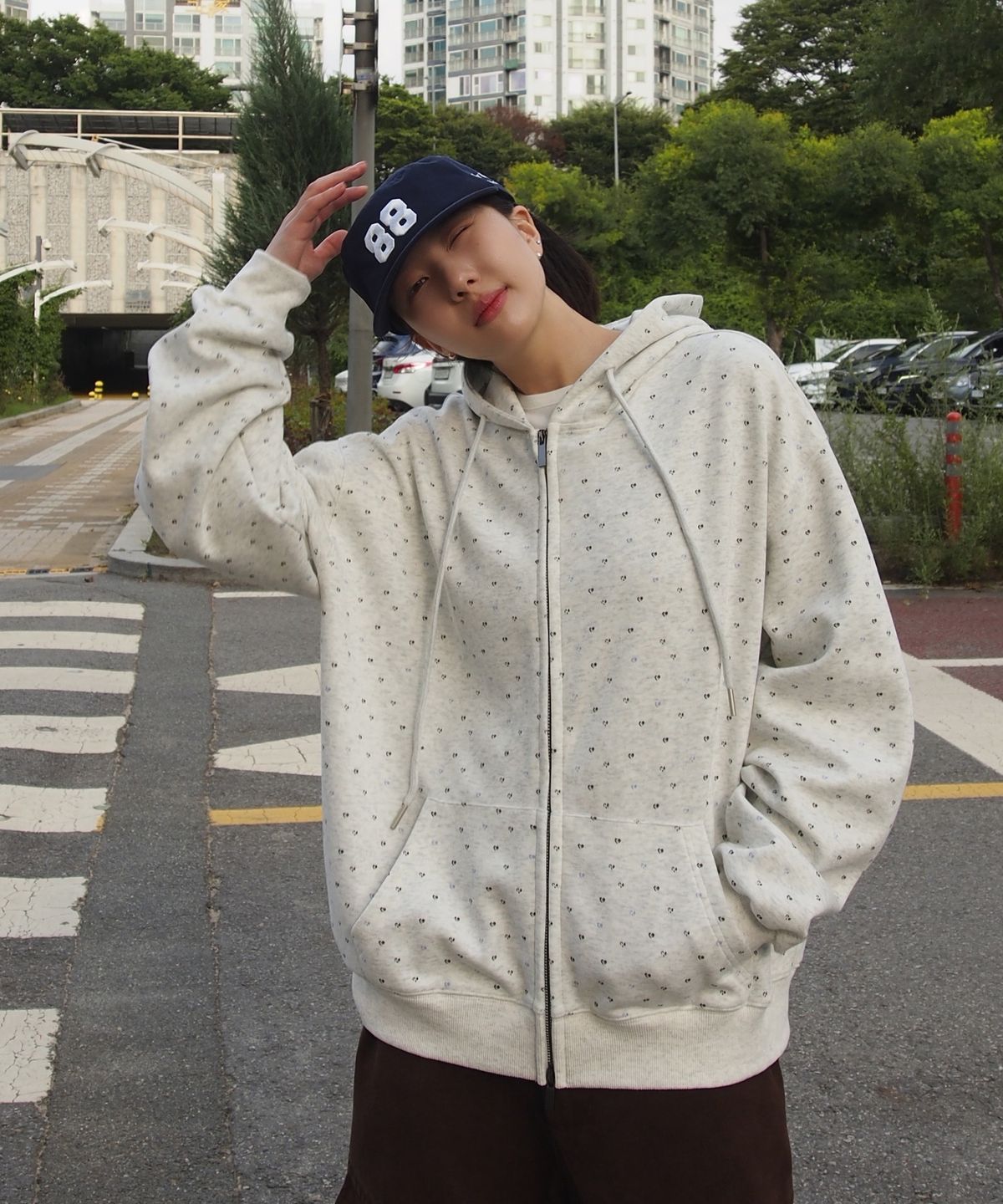케이케이이이이(KKEEE) 에센셜 도트 후드집업(1color)