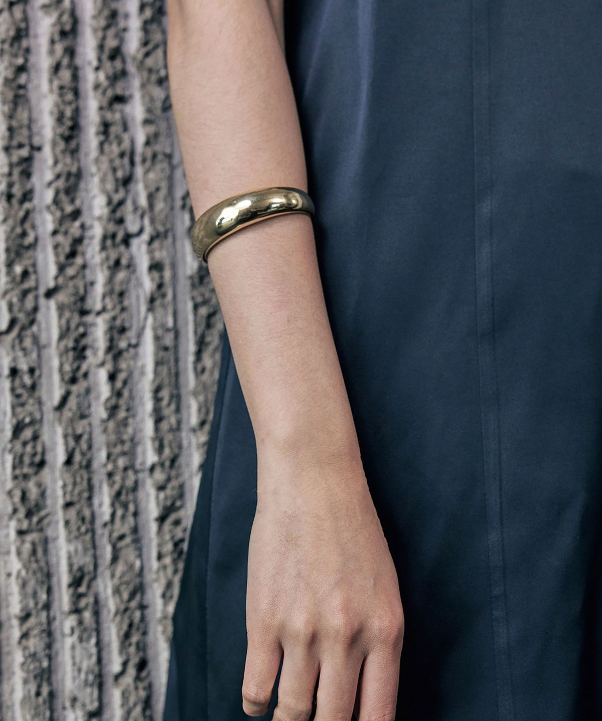 그라스마티네(GRASSE MATINEE) Bold Dome Cuff Bracelet Gold