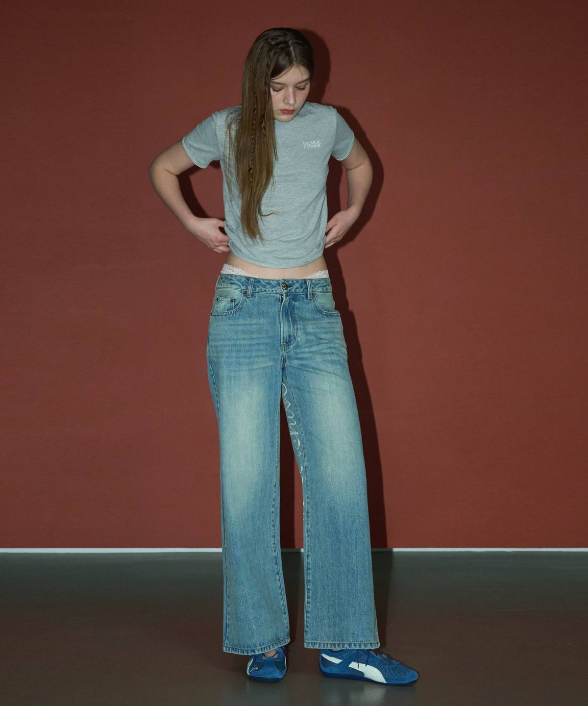 림닉(REEMNIK) RIVETTE DRIFT LETTERING WIDE DENIM PANTS [BLUE]