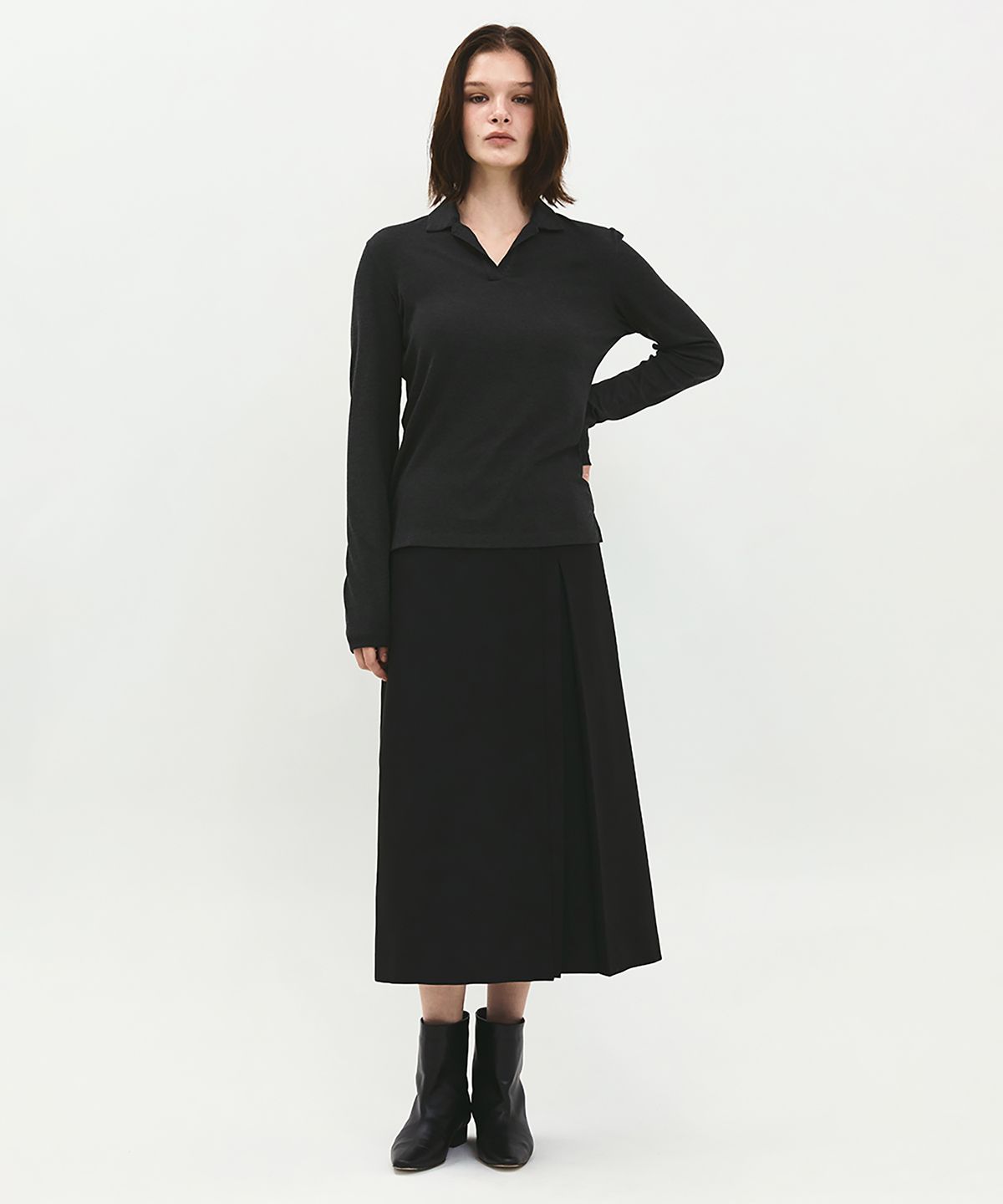 러프사이드 화이트라벨(ROUGH SIDE WHITE LABEL) Wrap Pleats Skirt Crow