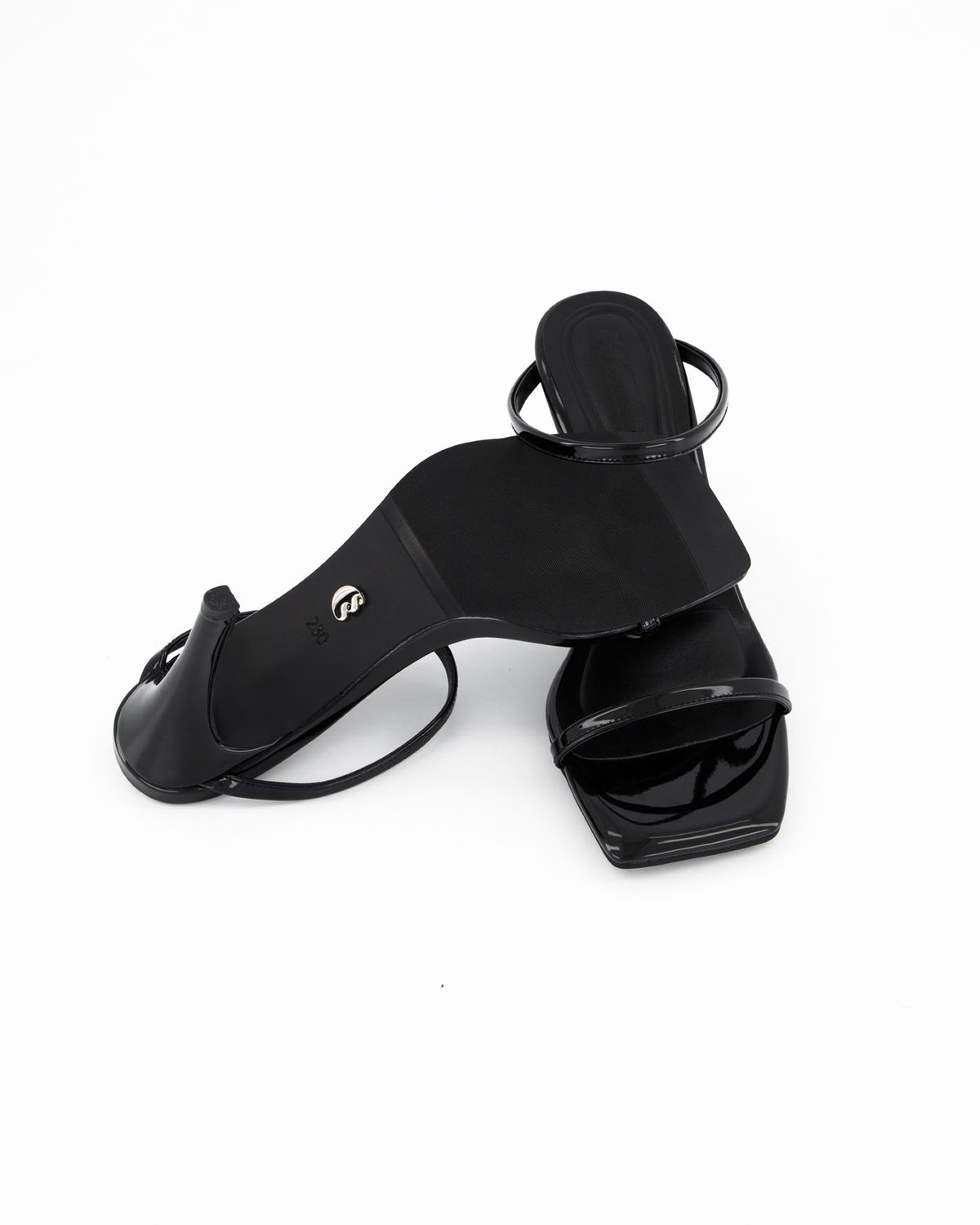 쿨시스(COOLSIS) CS PATENT STRAP HEELS (BLACK, 9.5cm)