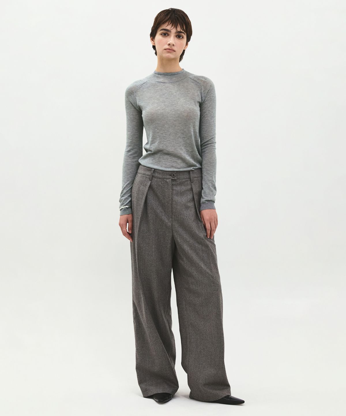 러프사이드 화이트라벨(ROUGH SIDE WHITE LABEL) Wool Pleats Pants Grey Stripe