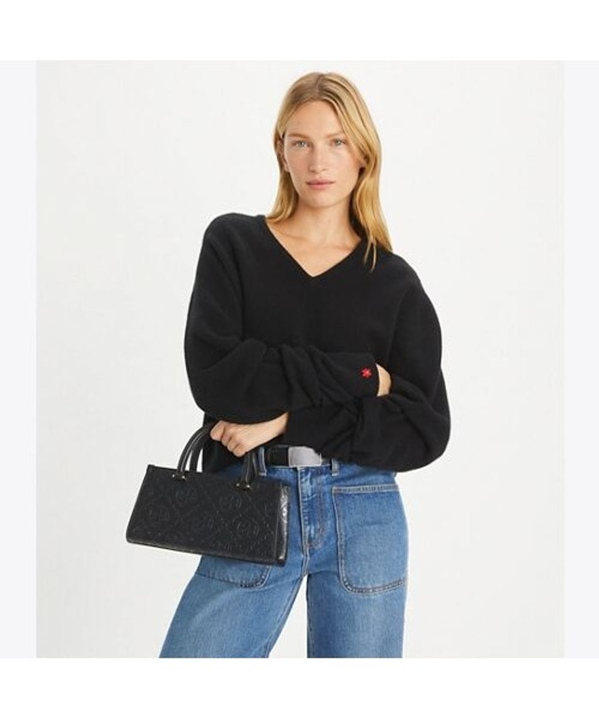 토리버치(TORYBURCH) 티 모노그램 엠보스드 E/W 스몰 토트 - 블랙