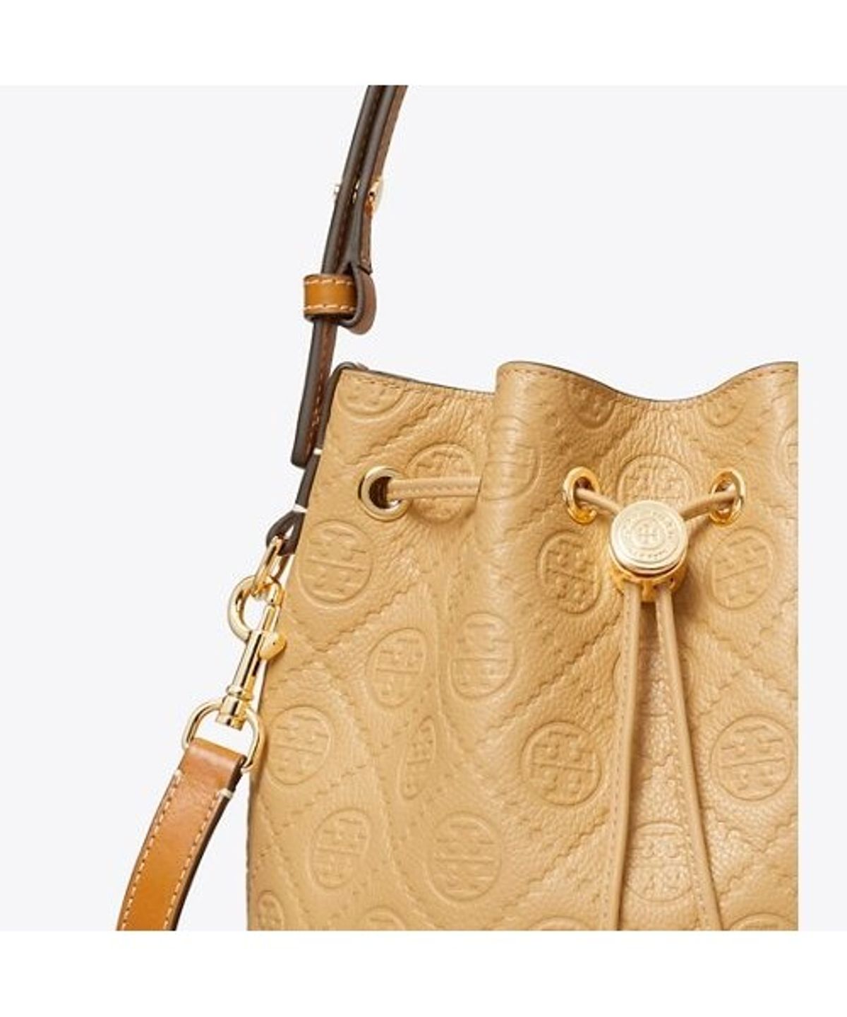 토리버치(TORYBURCH) 티 모노그램 페블 버킷 백 - 비스코티
