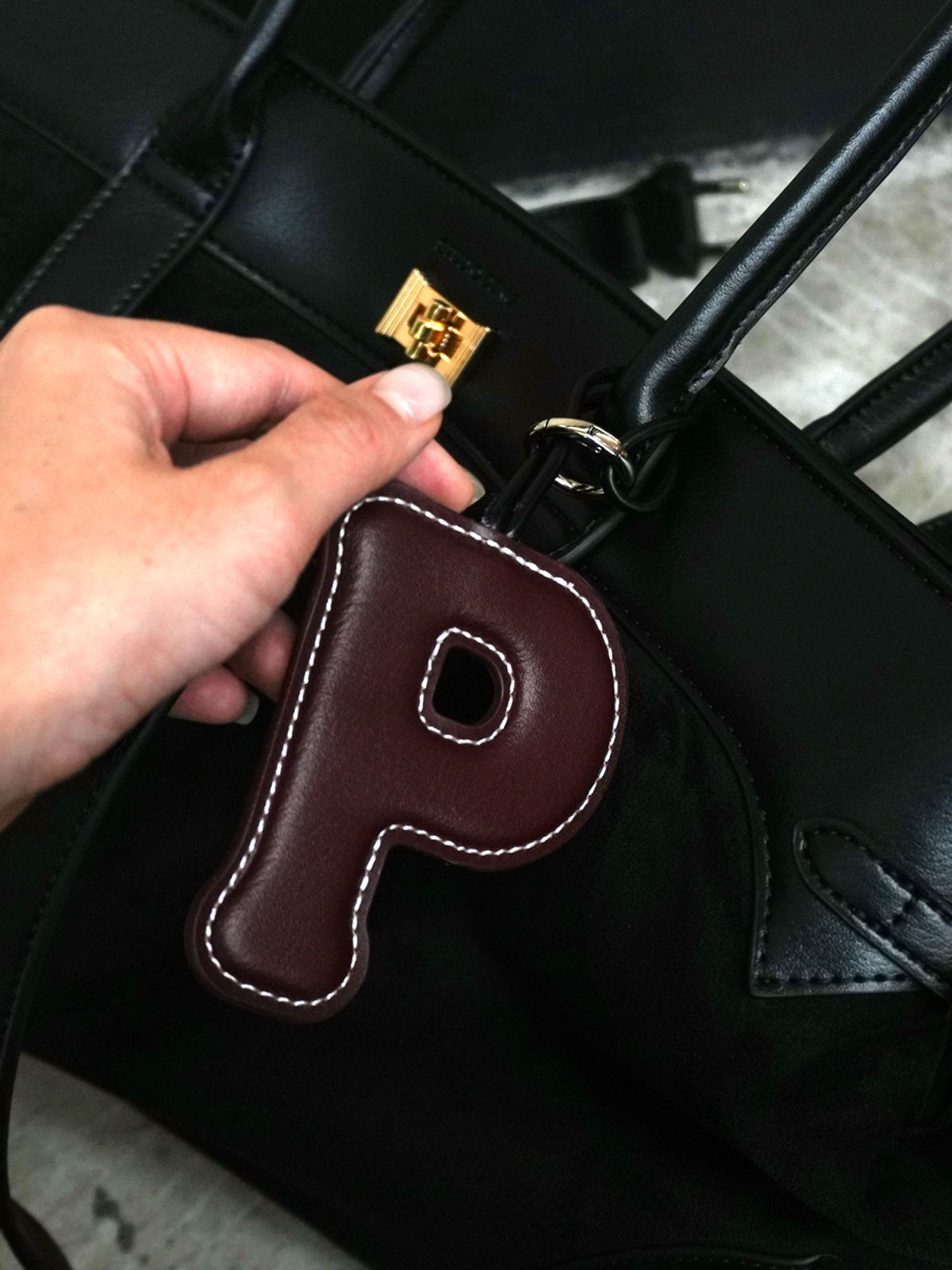 데누(DENU) Alphabet Pendant Holder [Y,H,S,M,P]