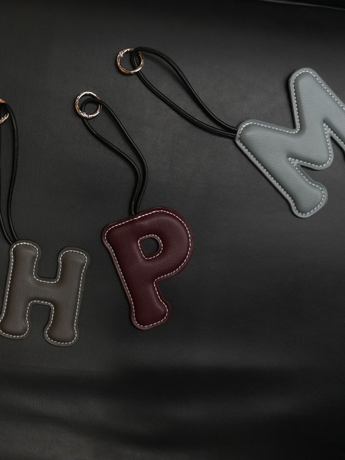 데누(DENU) Alphabet Pendant Holder [Y,H,S,M,P]